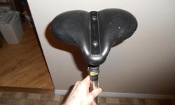 Excellent condition hornless cycling seat with post.