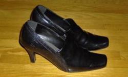 I am selling these black Jessica brand shoes, size 6, $25.  They are practically brand new, I only wore them once, but not the right fit for me.  Pick up in Stoney Creek--Barton St/Grays Rd.  View my other ads.