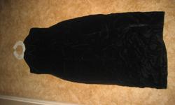 slim black velvet dress with pearl neck
 size 13/14
Algo make