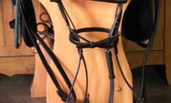 THIS IS A BRAND NEW "FULL SIZE" ENGLISH BRIDLE WITH BLING BROWBAND AND A FLASH NOSEBAND! COMES WITH BRAIDED REINS....ASKING 60.00 OR NEAREST OFFER..EXCELLENT XMAS GIFT!! SEE MY OTHER ADS FOR MORE TACK....THANKS!