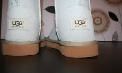 Womens US size 8 light blue UGG boots for sale.
Never worn.
200$ obo
Must pick up.