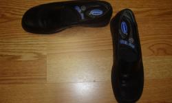 I have a Brand New Pair of Black Dr. Scholl's Leather Loafer Shoes for sale! This is in excellent condition and would look great in your home or to give as a gift.
Comes from a non-smoking household. Do not miss out on this excellent opportunity to get