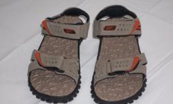 REEBOK SANDAL FOR BOY SIZE 10 ( for 4/5 yrs old)
COLOR BEIGE/BLACK/ORANGE
ASKING $10.00
FEEL FREE TO LOOK AT MY OTHER ADS.