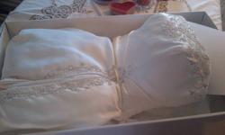 This is a brand new, replica of a haute couture wedding gown from Inza Collection.  It is an A-line, ivory, strapless, wedding gown. Cost $1,200.00, never worn, cleaned and stored by Prestige Preservations.  Smoke free home.  
This exquisite ballgown is