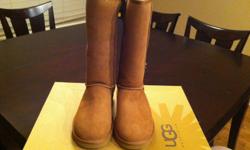 Brand new UGG boots
Classic tall 
chestnut color
Size 7