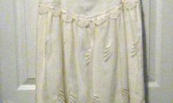 Cachet by "Bari Protas" Designer Ivory formal dress.
Size 7/8 Worn once
Fully lined.
50" long from back seam