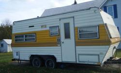 Camper trailer -needs few repairs. asking $600. call Denis 613-551-7528