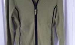 Ladies Green/Black long sleeve zipper sweater
Brand: Jana
Size: Med