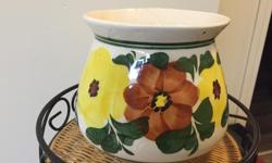 Ceramic pot with rust and yellow flowers, 5 1/2" high and 5" opening, excellent condition, 15 min from Regina east side, near White City, very easy directions