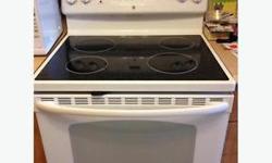 Ceramic stove in prime state GE
3 years old
everything works. moved into an apartment where it is already included don't want to store it any longer
Good as new. auto cleaning feature
electronic display
Clean