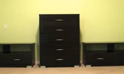 Chest drawer and 2 cabinets in very good condition.