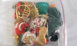 1 bag of Christmas Decorations
Excellent condition/like new
Moving, must sell
$2 (or best offer)
 
(photo: 1 bag, showing both sides)