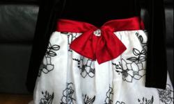 Size 6! From Sears Xmas dress used for one year. In great shape! Paid 45 for it.
This ad was posted with the Kijiji Classifieds app.