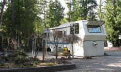 1994 Citation Supreme 34 ft. Fifth Wheel Trailer. Large front living room with lots of large windows all around. 4 seasons livable. Great in the winter. 2 furnaces. Heavy insulation. Enclosed and heated plumbing. Thermal pane windows. Dual electric and