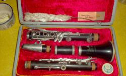 Lignatone clarinet Made inCzekhoslovakia
Very old
Comes with the case