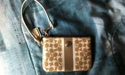 Selling a coach wallet only been used once.