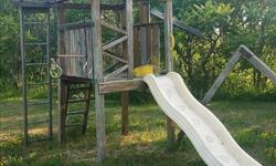 I am offering a complete play structure including slide, ladder, swings, rings, fort, etc.4x4 Cross beam for swings is broken.
**You disassemble and remove with your own tools. **
First one HERE takes it.
