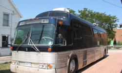 Converted coach bus.. Brand new tires, newly renovated, new air conditioners, floating wooden floors,
full bath, kitchen, bedroom, sleeps 8..a must see...A beautiful house on wheels, More vacations. More flexibility. Less money...
Imagine taking more