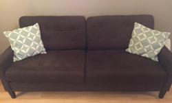 Beautiful Brown Couch Available
- Good condition, No Stains, few bottons missing
- Selling as we are moving and need a bigger couch
- Measurments Available Upon Request
** Bought 1 year and 1/2 ago
