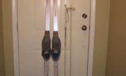Men's Karhu ski set:
215 cm skis
140 cm poles
SNS Control boots, size 44 (approx. 10)
Excellent condition