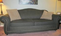 Dark Green Couch with beige trim for sale.
It is in great condition and from a non-smoking, pet free home.
