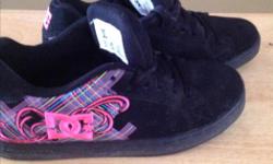 Women's dc shoes. Black and pink