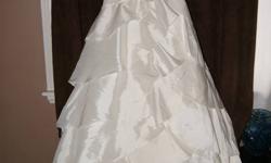 Mori Lee
Ivory Wedding Dress
Size 10
drop waist
corset back
layered a-line skirt with court style train
Professionally cleaned
 
$225 or best offer
check out my other items