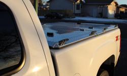 Diamond Back tonneau cover for 2009 GMC Sierra 2500, will fit that generation of chevy's and GMC's with the 6'6" box, also fits new Ford few 250's and 350's with the same size box. There are others that it fits as well because the cover fits on top of the
