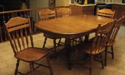 SOLID  OAK  DINETTE  SET
COMES  WITH  SIX  CHAIRS
TABLE  EXTENTS  TO  7.5  FEET
NOT  A  SCHRACH,  LIKE  NEW
MUST  SEE