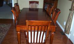 Dinning room table and 6 chairs.Very nice condition $600.00