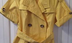 Yellow double breasted jacket with belt
Brand: Nygard
Size: 10