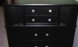 Kroehler solid wood dresser. Dove-tailed. Painted with black, low gloss melamine paint.
Height: 43"
Width: 36.5"
Depth: 18"