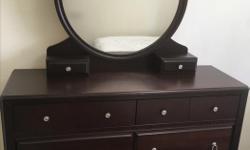 6 Drawers, 2 small Storage drawers, Big round mirror