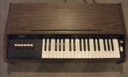 selling old electric organ, selling as is (working condition)