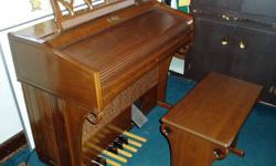 Wurlitzer Organ in Beautiful Wood Cabinet with bench, 2 Level Keyboard, Base Pedals, Works Well, Recently Serviced.