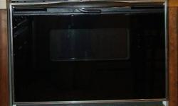 General Electric Medallion Electric range with self-cleaning oven.  Clean, good condition, accurate oven temperature (325Â°C is really 325Â°C). Wheels are included / CuisiniÃ¨re Ã©lectrique General Electric Medallion avec four autonettoyant.  Propre. En bonne