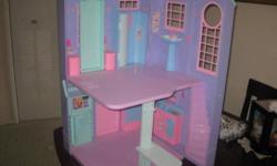 THIS IS AN EXCELLENT BARBIE DOLL HOUSE
IT FOLDS
PRICE: 20$
ITEM LOCATED IN LONDON