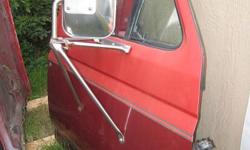 i have 2 doors with mirrors for sale really good shape.. for the year of truck. came off my 1989 f350 duallie..