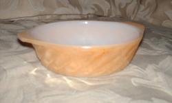 Made by Anchor Hocking, this Fire King bowl is in excellent conditon with no nicks, chips or cracks.  It measures 5" diameter, 1-1/2" deep.
 
Located near Upper Gage & Lincoln Alexander Parkway, Hamilton.