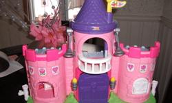 includes
king, queen, horse, more pictures of these available asap
Classic Little People theme in an all new pink palace
Fun surprise feature Turrets to the left and right rotate open to reveal lots of room for preschoolers familiar house play a -