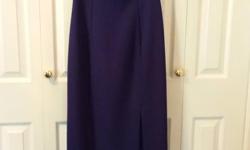 For Sale ? 2nd Hand Woman?s Clothing
Item: Ladies Formal Gown
Size: 9/10
Brand: New Mode
Price: $25.00