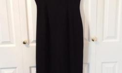 Black Formal Gown (New, but no tag)
Brand: Algo
Size: 12
Rhinestone neckline
