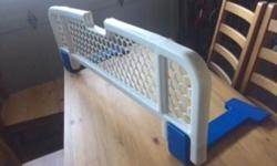 Removable bed rail to prevent your kid from spilling out onto floor...
Posted with Used.ca app