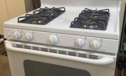 GE 4 burner gas stove 30' immaculate shape. Lightly used and well cared for. Ready to go.400$ OBO