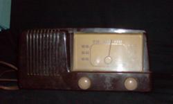 A VERY NICE OLD RADIO IN GREAT WORKING ORDER.