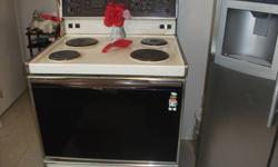 General Electric Self Cleaning Stove/Over*
Self cleaning with manual... Hardly used, got a new one and I am in no long need of this. * Underneath storage area! (It's only $55, don't complain it "has stains" you can clean them off!!)
$55 FIRM must pick