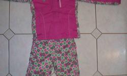 Girls size 10 snowsuit
 
 
*Worn  for one season, in excellent shape.
* Snow pants worn probably 2-3 times