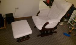 Glider Rocker with Ottoman
Perfect condition, good for breastfeeding or just to relax,