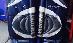 Vaughan Ice hockey goalie pads
Good condition
Size 34"
