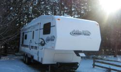 28 RLG, Golden Falcon Touring Edition Fifth Wheel.  New  Tires, Excellent condition. Like new.
Newmarket Area. Seller motivated.